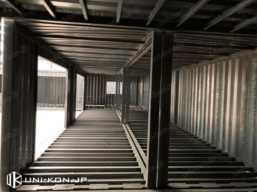 JIS鋼材事務所用連棟コンテナハウス工場内仮組：内部天井高2.5m　2