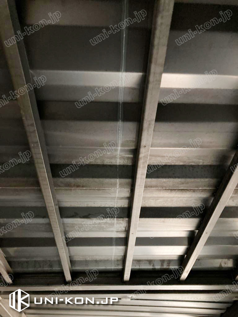 JIS鋼材事務所用連棟コンテナハウス：勾配排水屋根（短辺排水仕様）母屋と繋ぎ目溶接