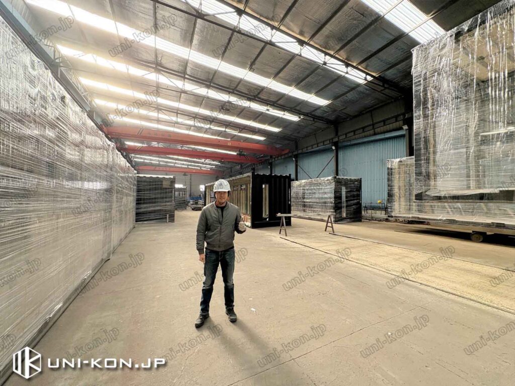 40Ftコンテナハウス工場出荷前記念写真2