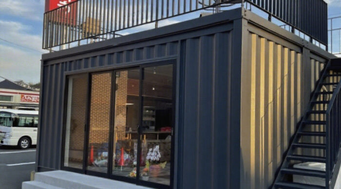 JP 屋上テラスデッキ付き店舗用コンテナハウス　竣工効果