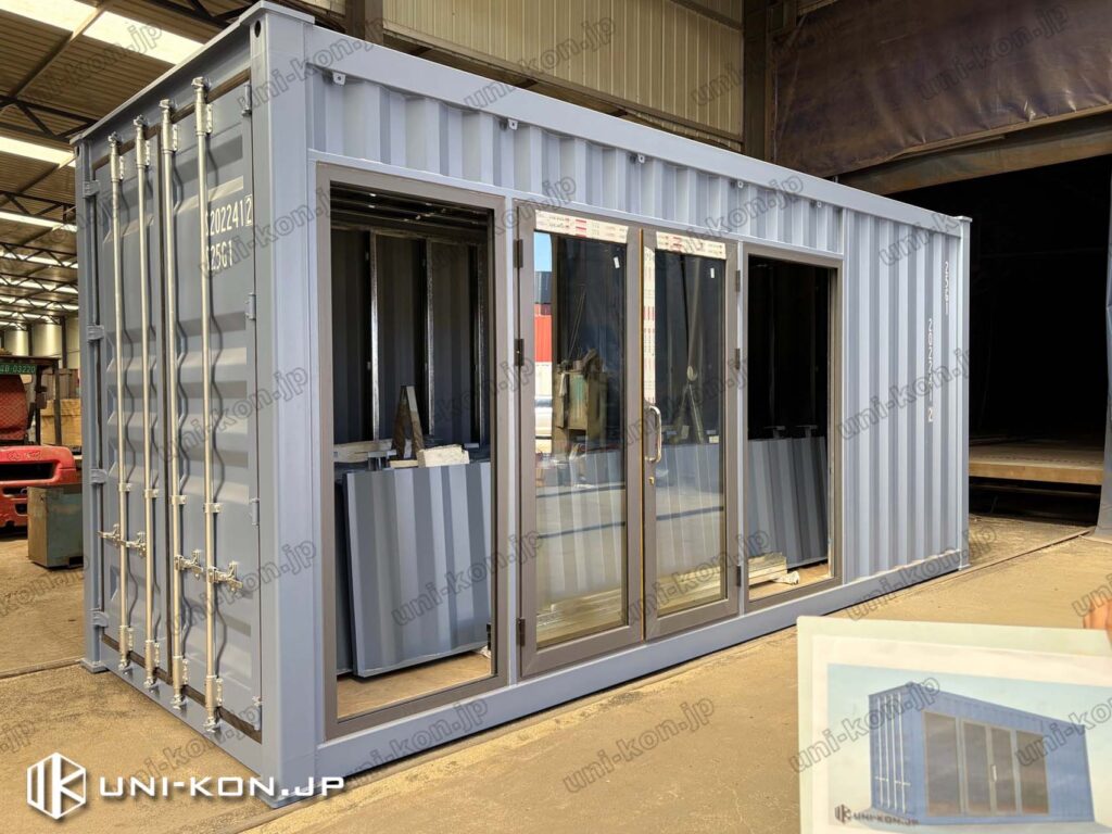 廊下庇付きコンテナハウス、実物とパース画像