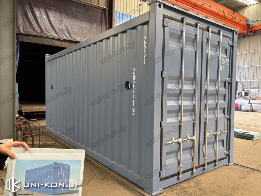 廊下庇付きコンテナハウス、実物とパース画像