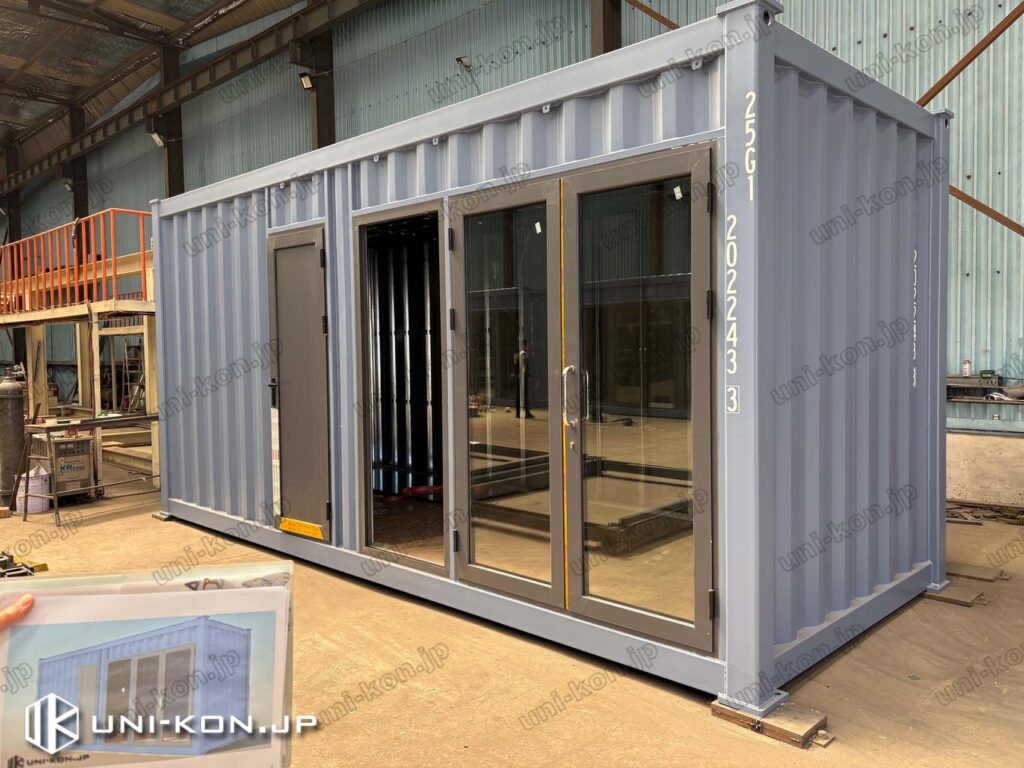 廊下庇付きコンテナハウス、実物とパース画像